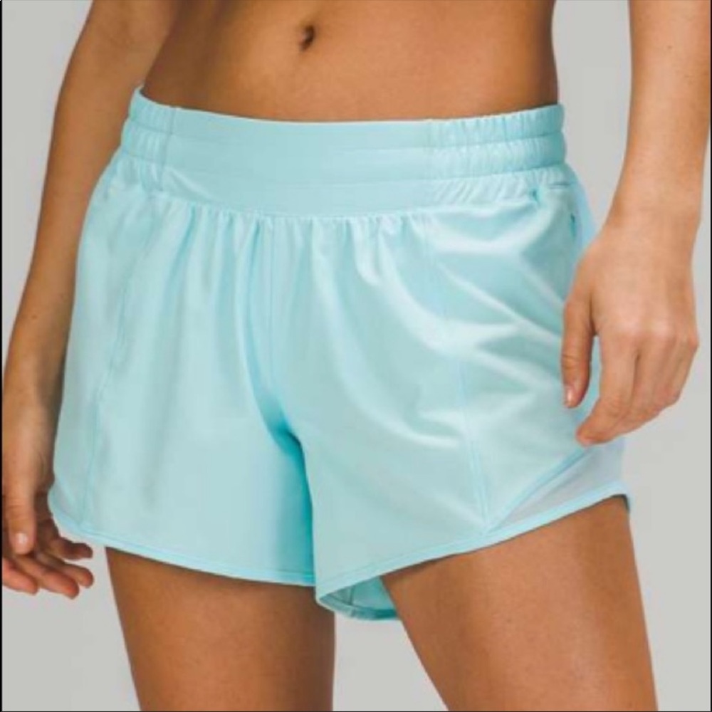 NWOT Lululemon Hotty Hot LR 4” short